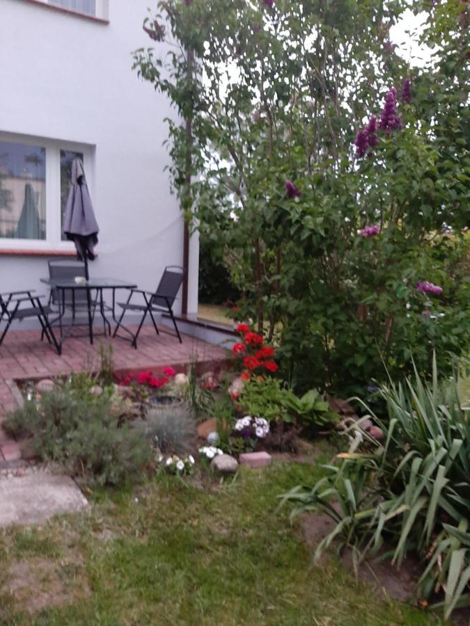 Apartament - 3 Pokojowe Dwupoziomowe Mieszkanie Z Ogrodem Krokowa Kültér fotó